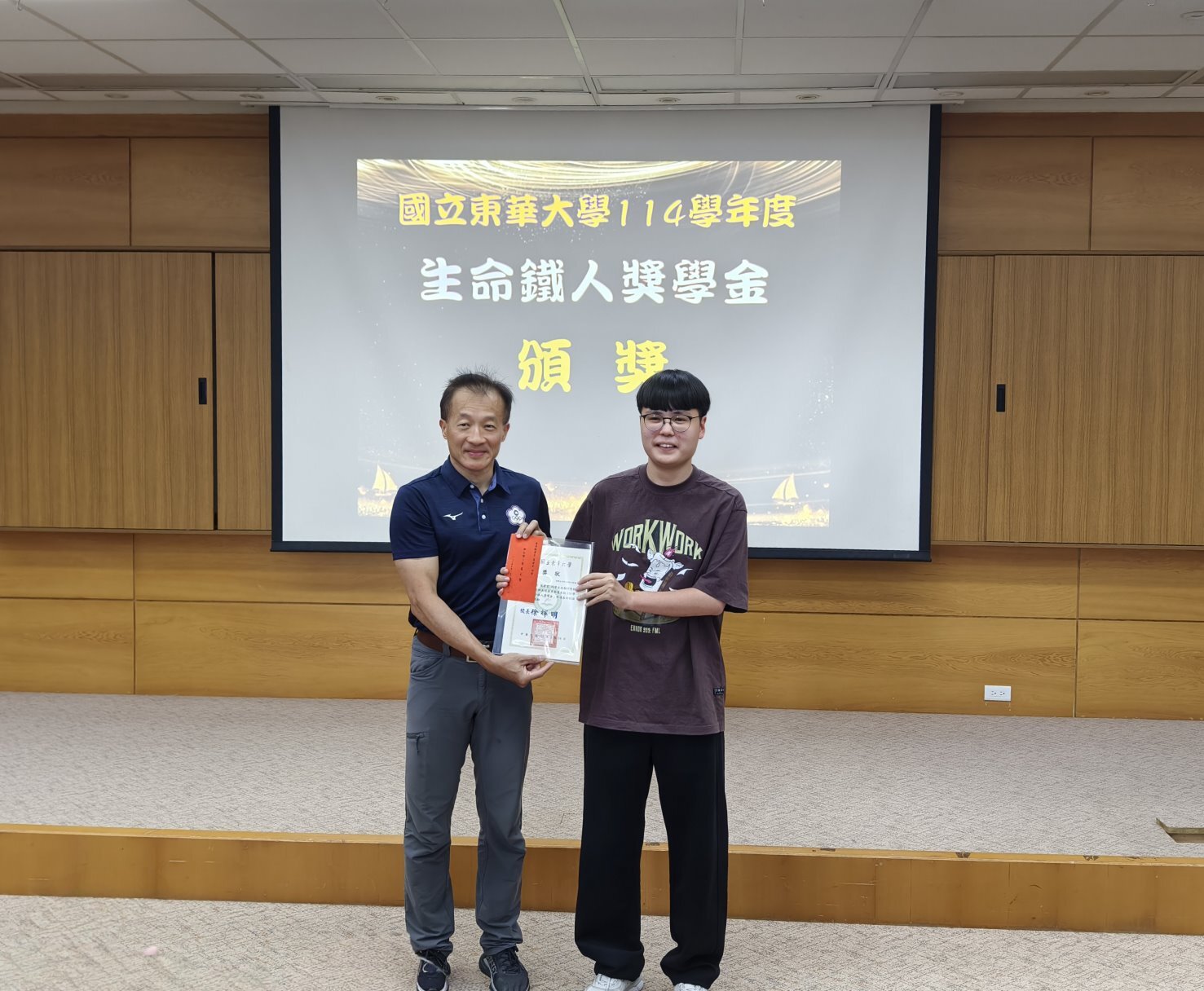 林嘉志老師代表頒獎