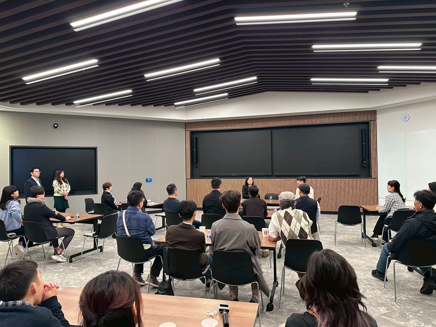 東華大學管理學院EMBA學員偕國企系MBA學生與駐西雅圖臺北經濟暨文化辦事處交流