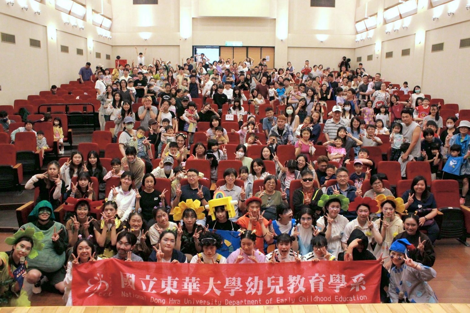 全體演員與觀眾大合照