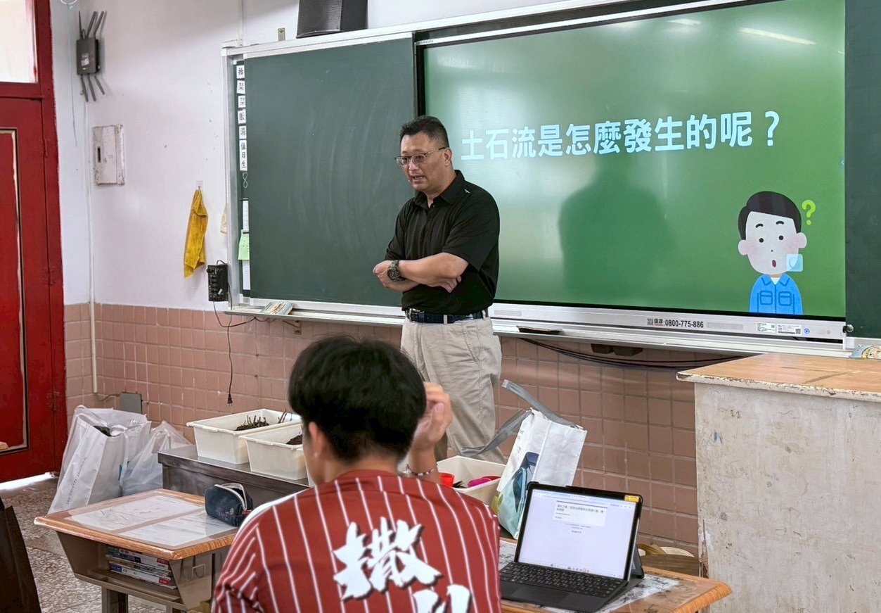 講師帶領同學討論災害議題