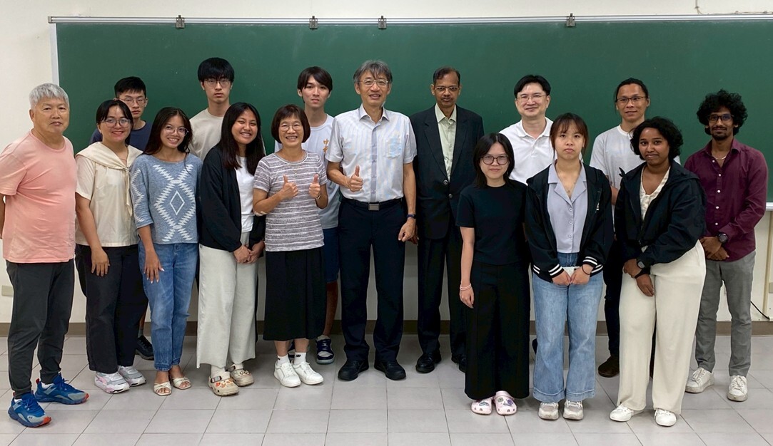 Professor M. Michael Gromiha與東華大學師生合影