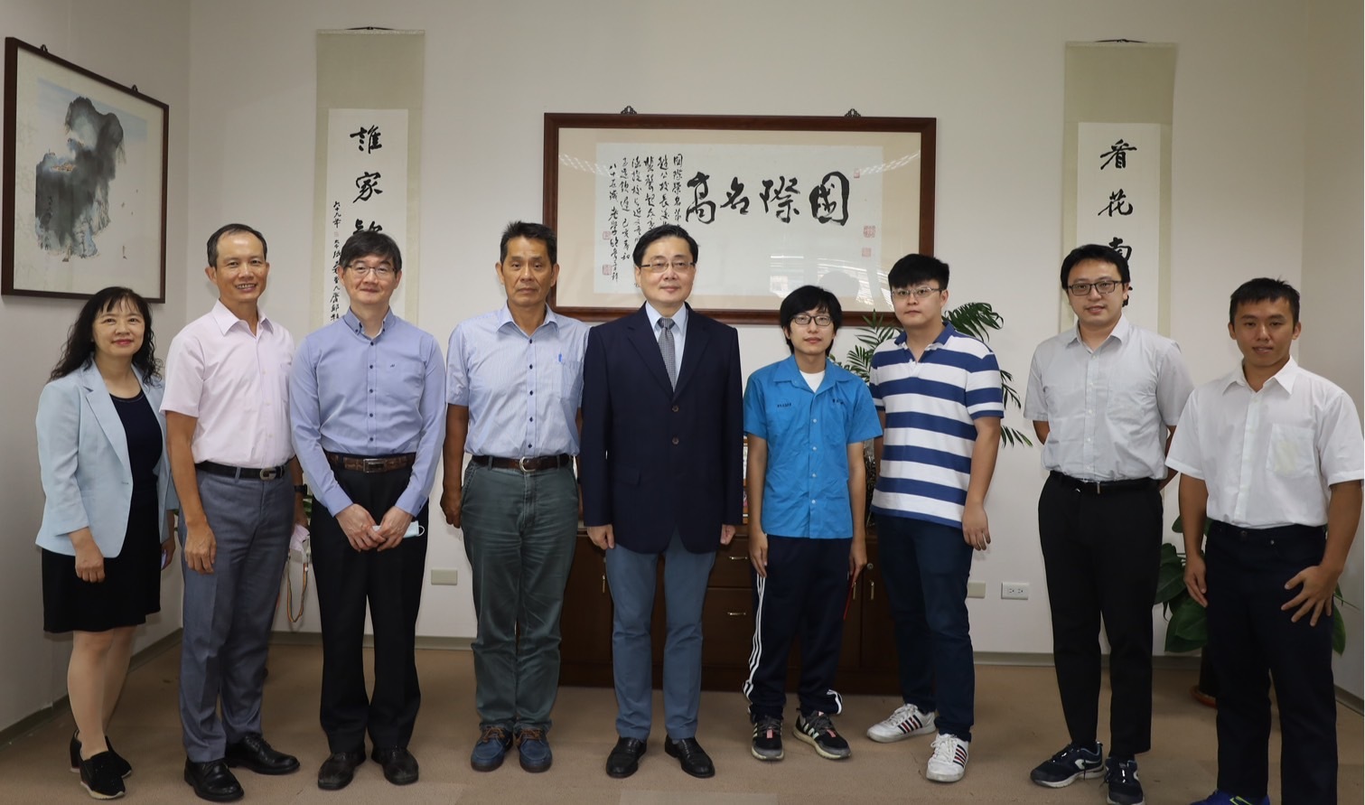 基隆高中師長2022年帶領唐于田同學拜會時任東華大學校長趙涵捷與會人員合照