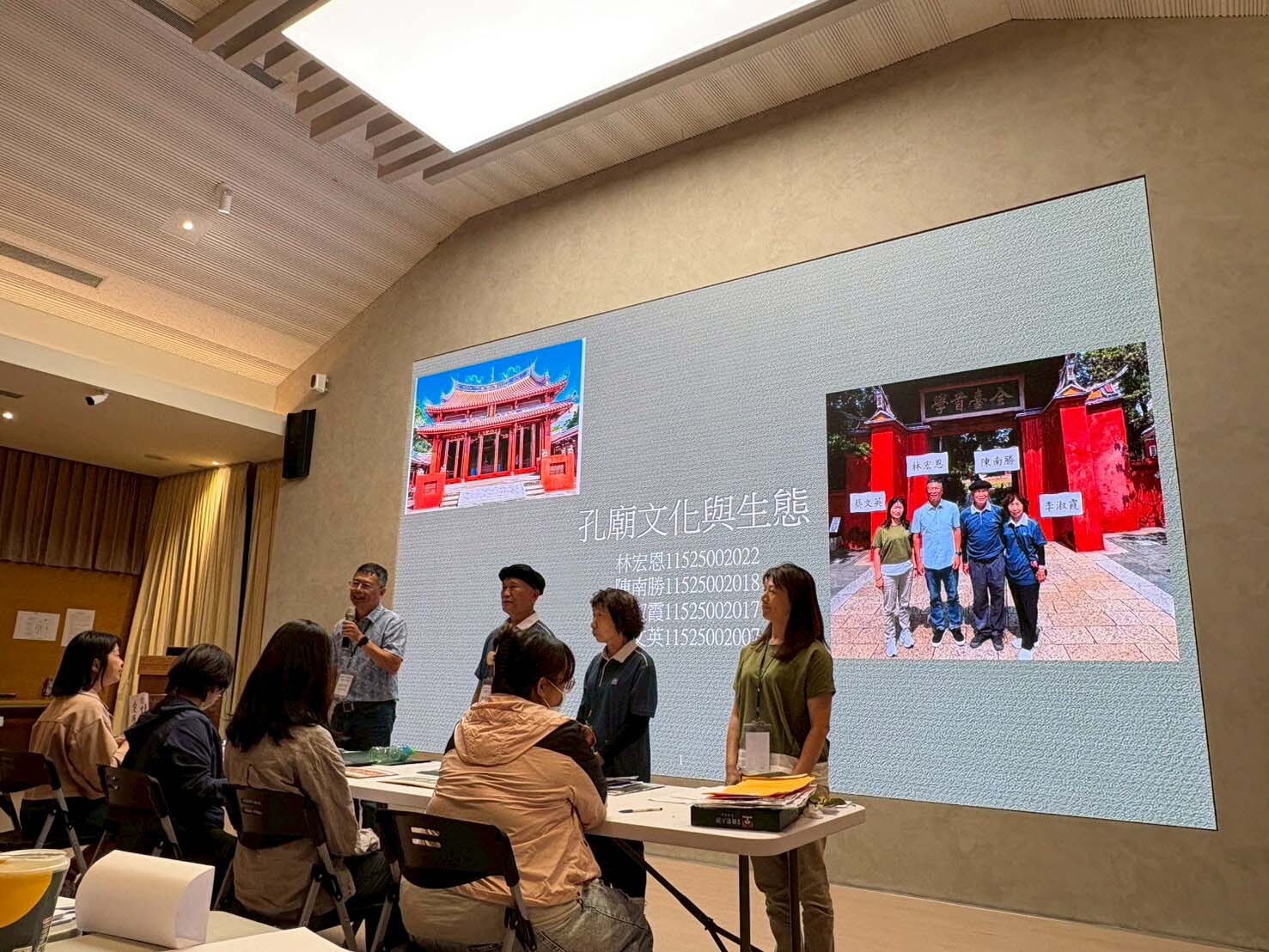 擔任濱海國家風景區志工的留美博士認真展演
