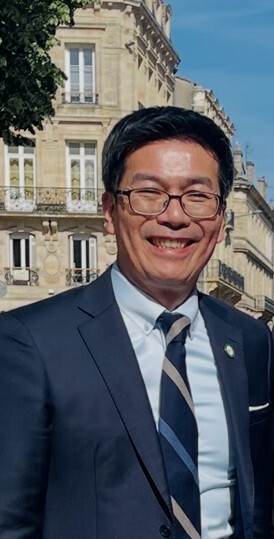 國立東華大學石忠山特聘教授