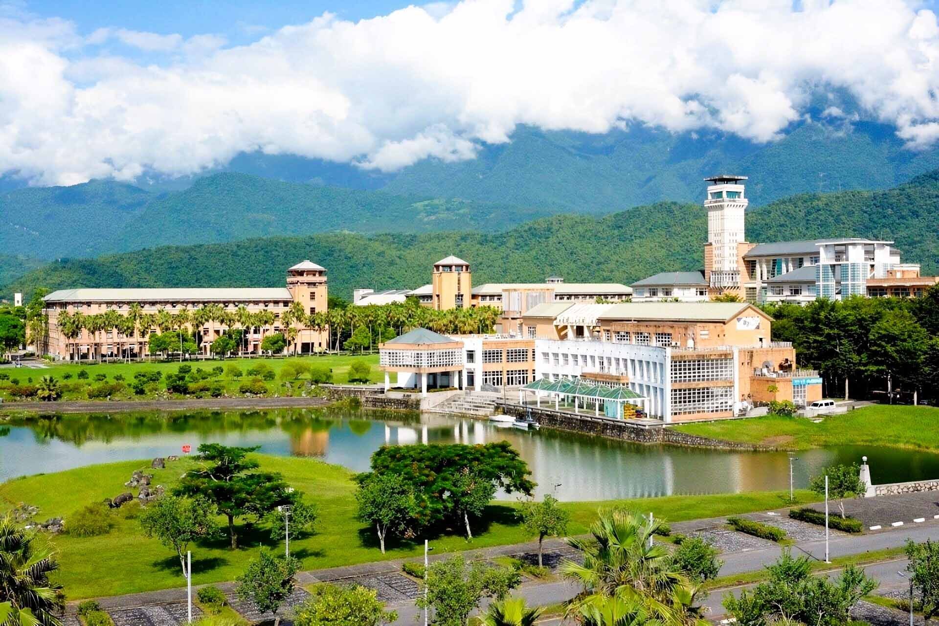 東華大學校園環境優美,國立東華大學擁有世界級校園及國際視野,已積極導入AI教育