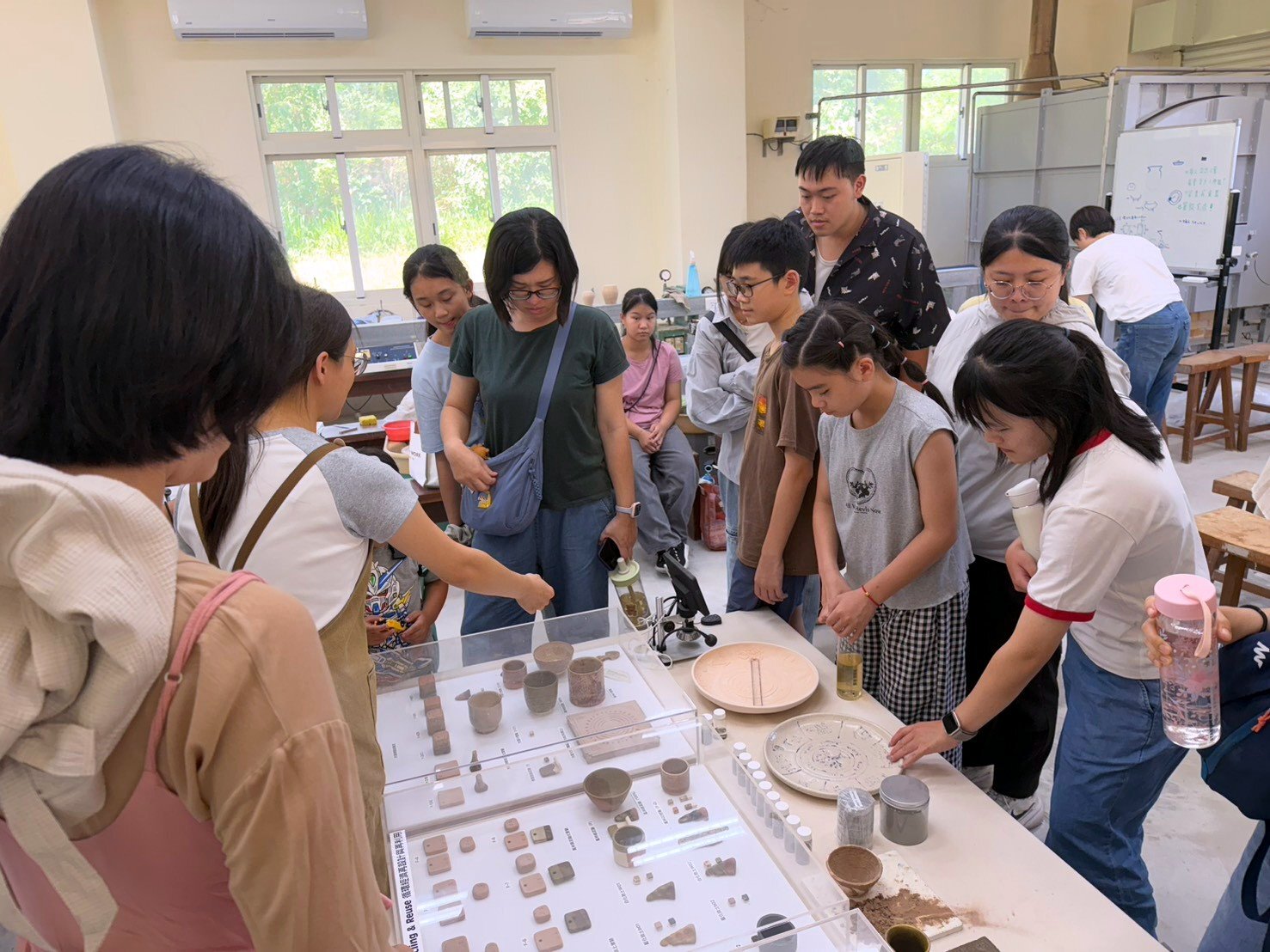 觀摩災後淤泥再生利用成果,並透過陶藝實作體驗,認識淤泥高值化應用於陶土與工藝材料的可能性,深化災後資源循環與地方永續發展的概念