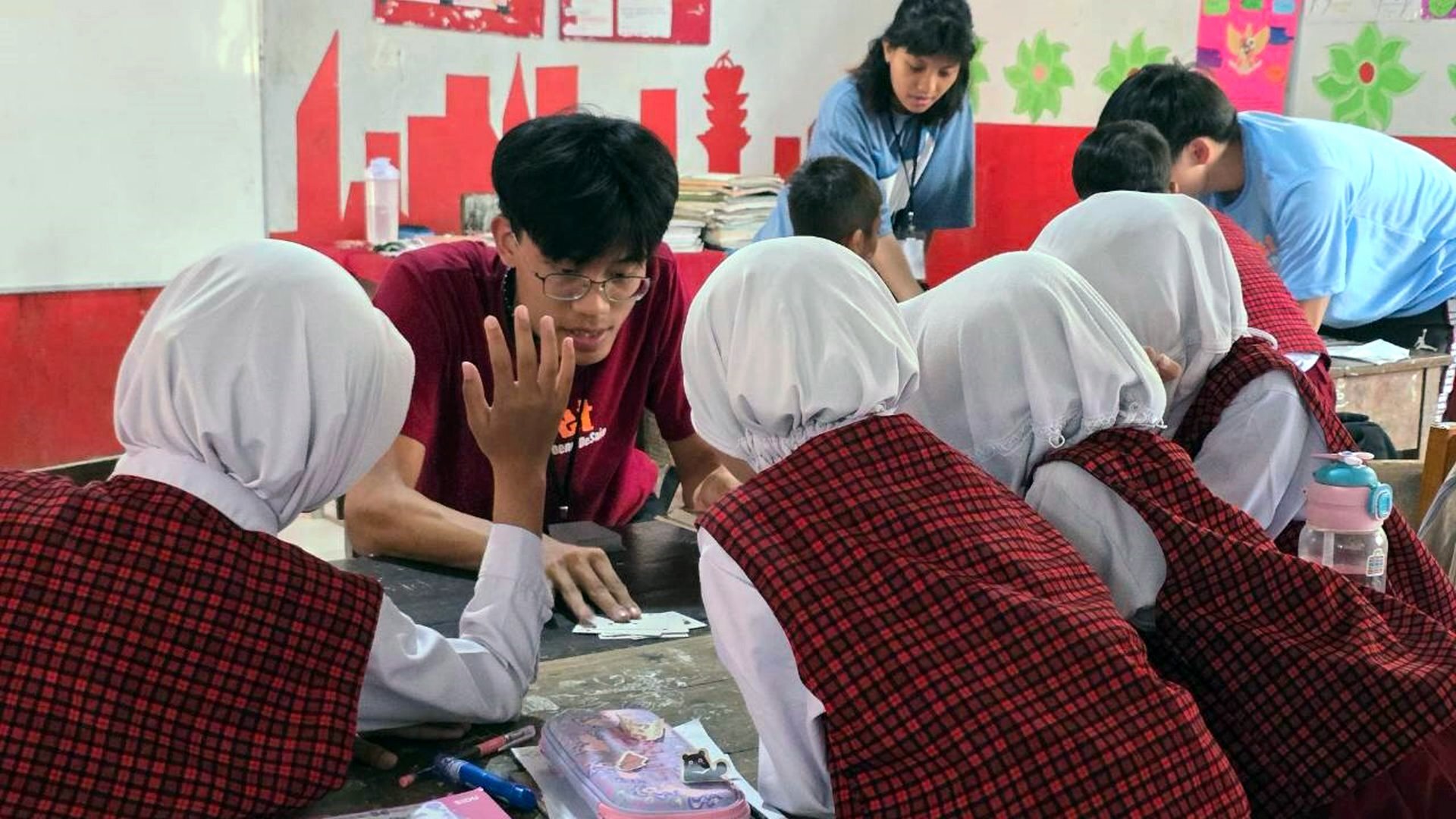 入校進行桌遊教學-撲克牌