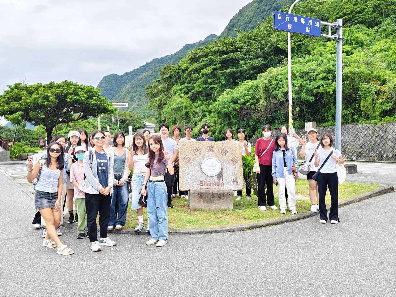 石門洞風景區大合照