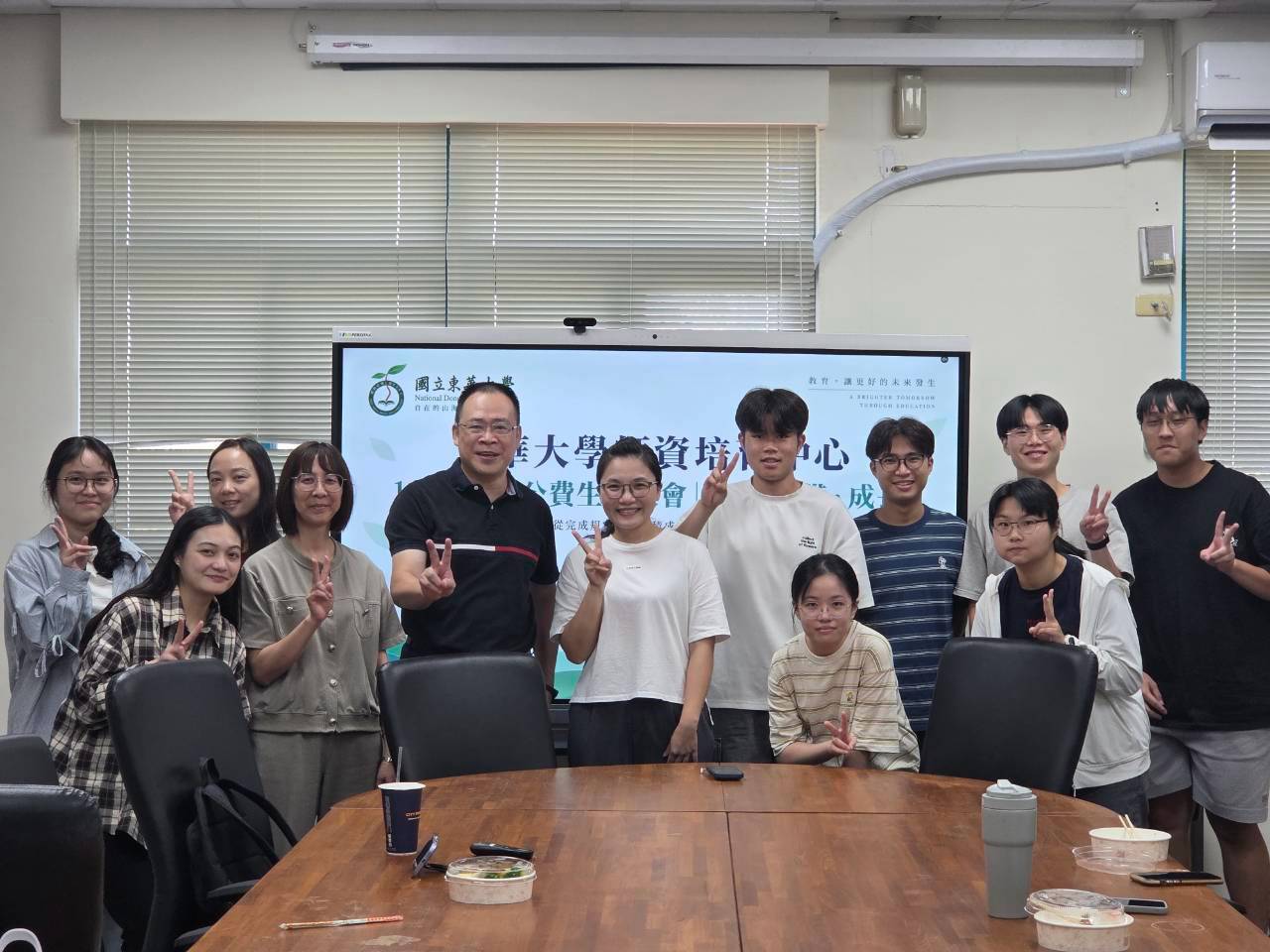 公費生座談會大合照