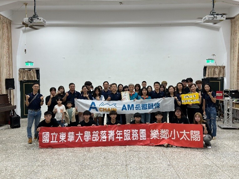 岳盟企業股份有限公司夥伴與參與青年志工夥伴之合影留念
