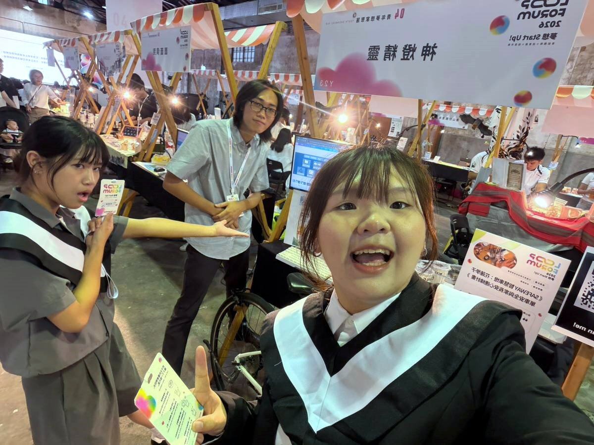「神燈精靈」團隊合影