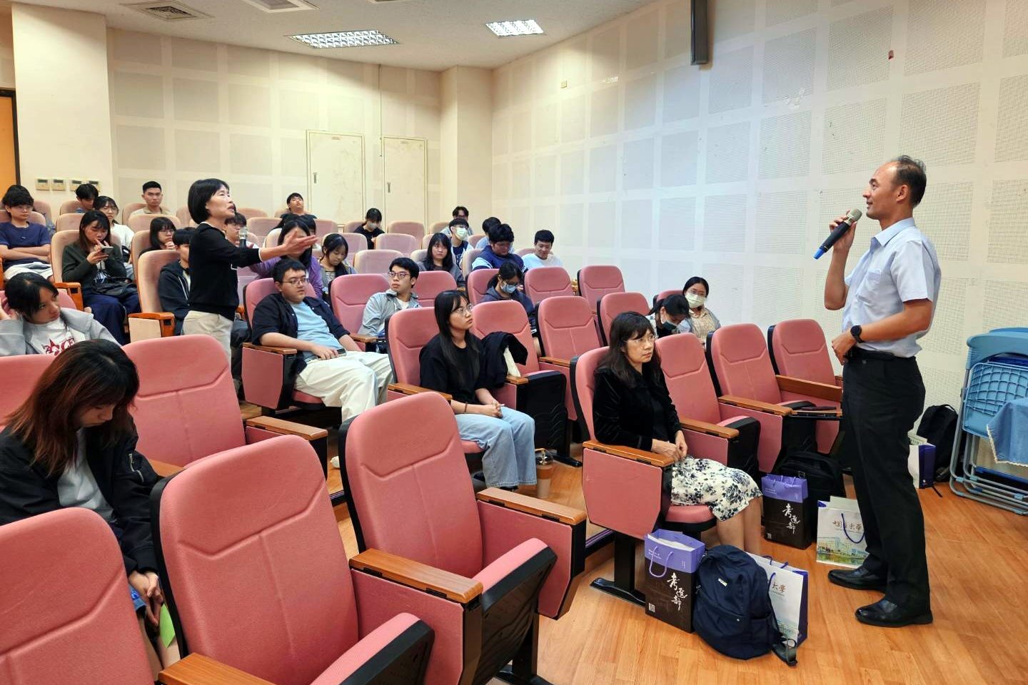 學生提問環節