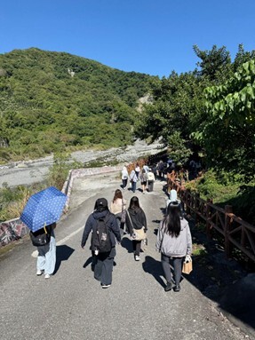 東華大學觀遊系「再生觀光」課程師生走入豐濱貓公部落,展開多元經濟與再生觀光之場域學習