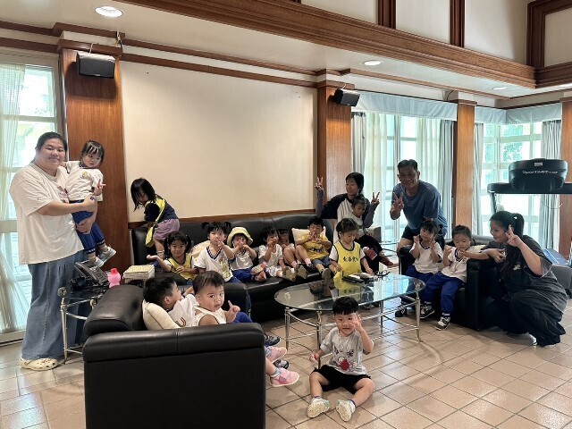 東華附設實驗幼兒園校園晨間漫步，赴校長官舍探險