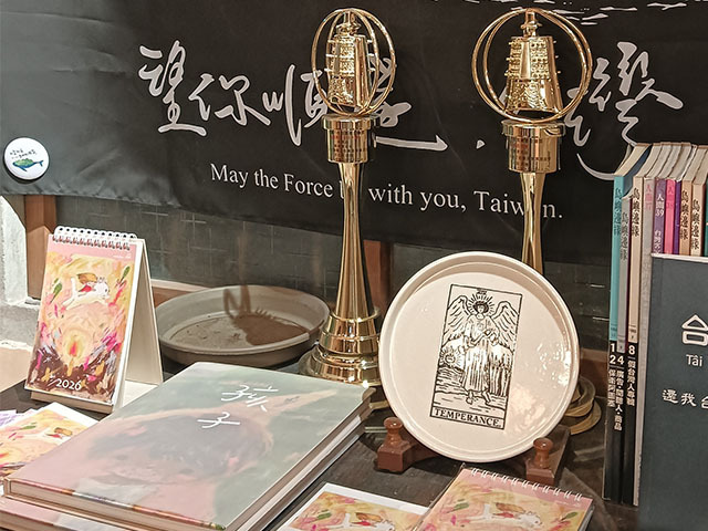 華文文學系執行教育部高教深耕計畫 赴光榮社區豐盛書店參訪