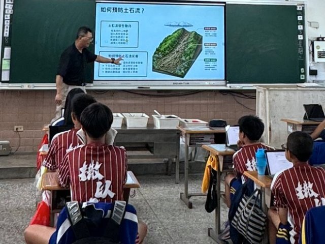 從洪水、濁水到淨水!東華自資系攜手光復國中,體驗式學習回應洪災經驗