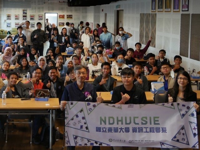 東華大學資工系赴馬來西亞辦理資訊營，激發中學生創造力與學習熱情