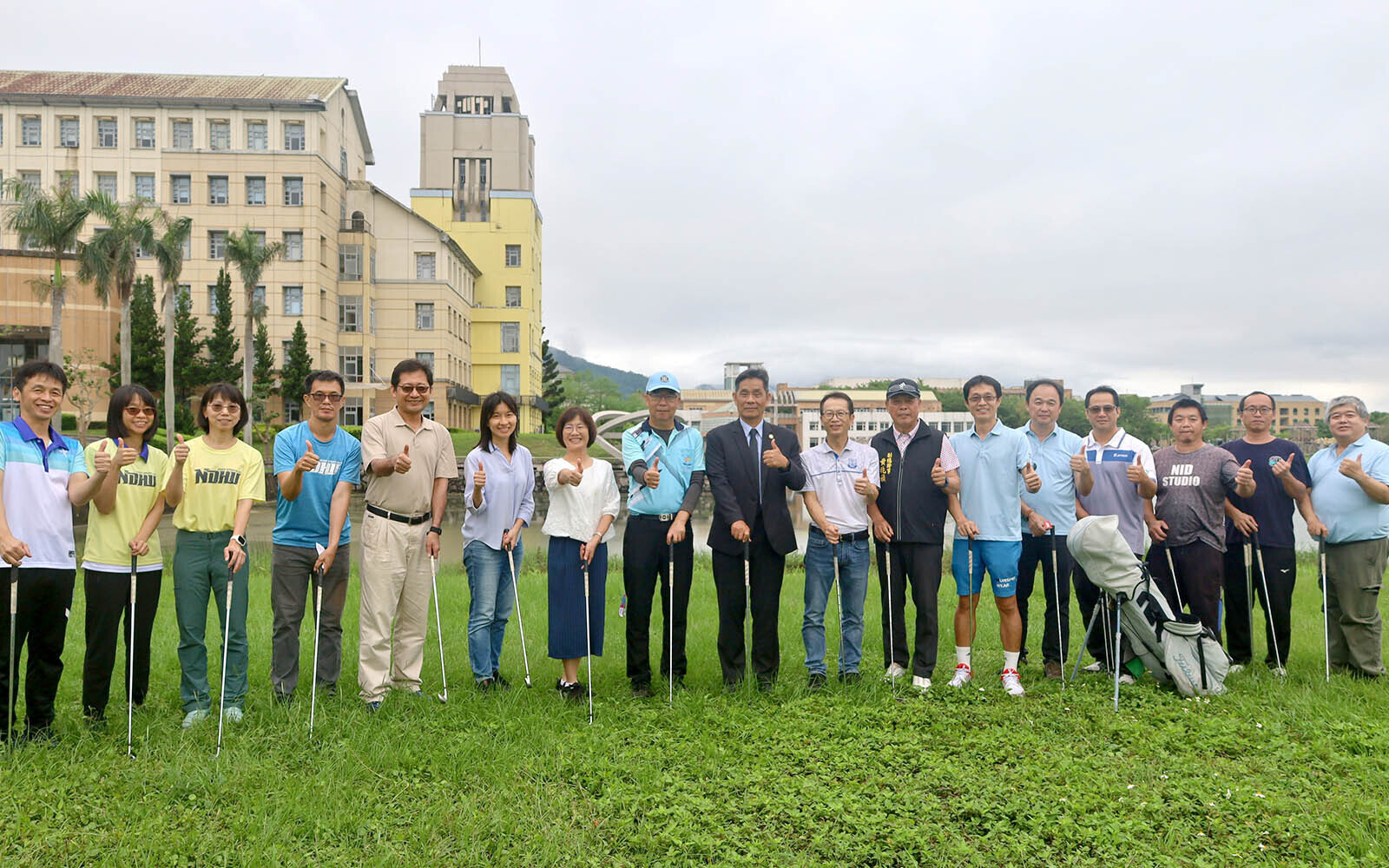 東華大學徐輝明校長獲大專院校體育總會頒發聘書
