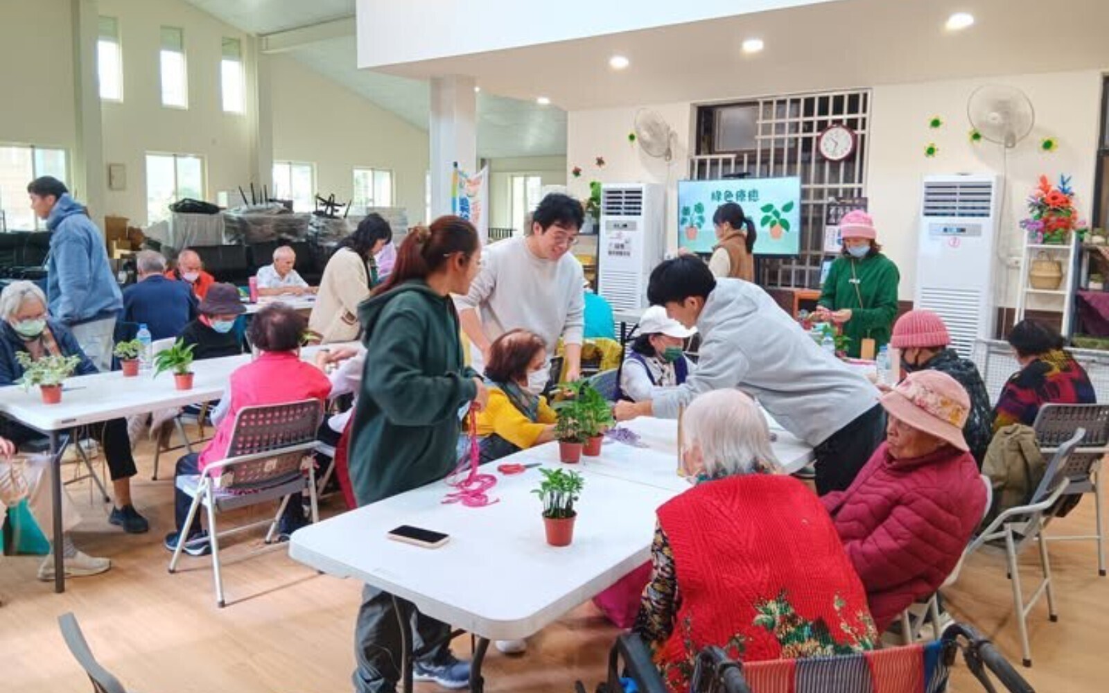 東華大學諮商與臨床心理學系走入災區，編織幸福