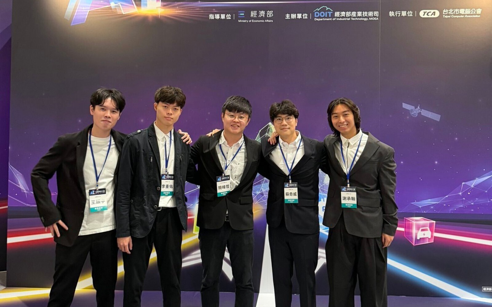 AI走入生活場景！東華大學團隊以「洄瀾衣鏡」，獲智慧創新大賞肯定