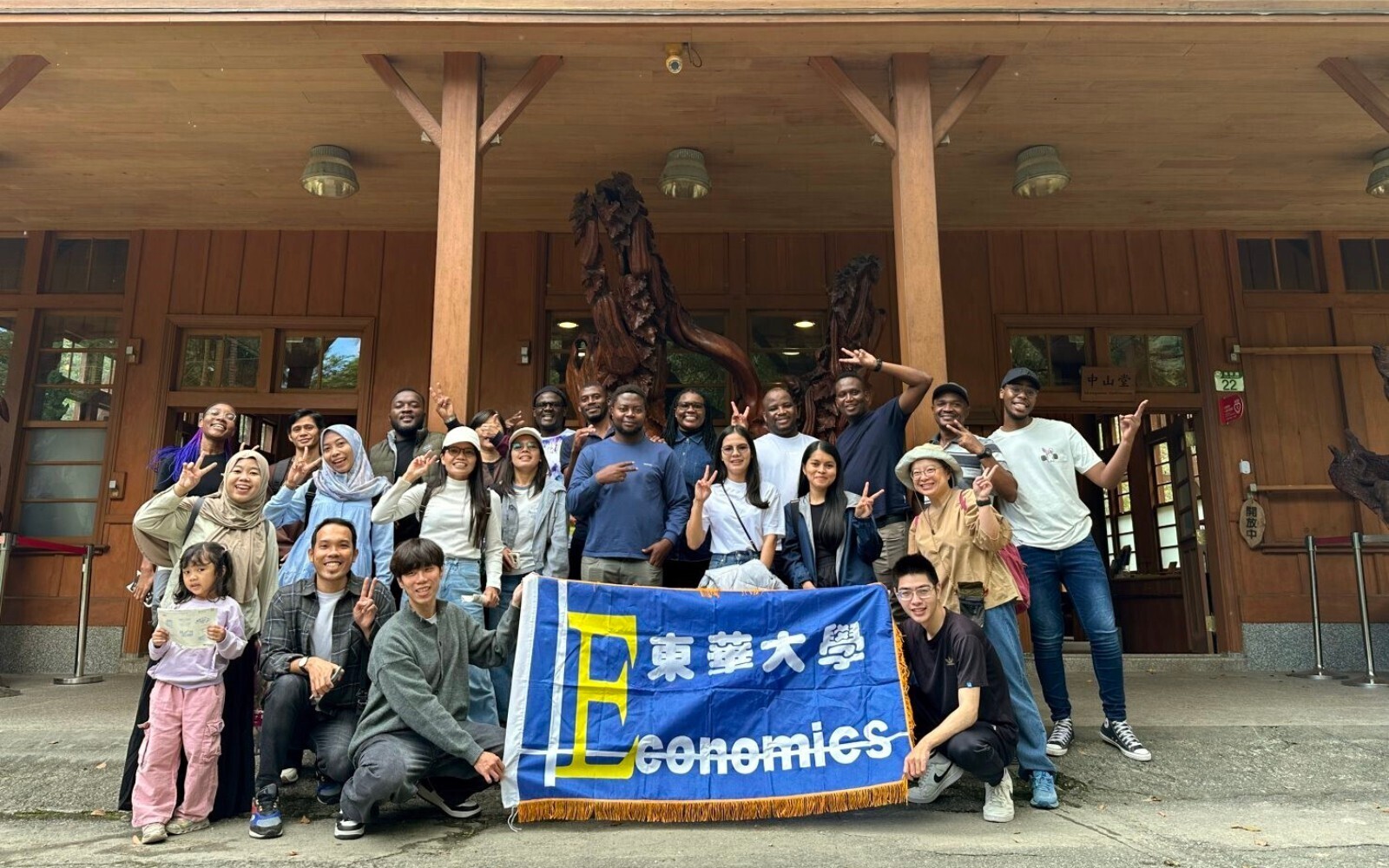 東華大學經濟學系舉辦「永續城鄉－深化在地連結系列課程」，走訪花蓮四大在地文化景點