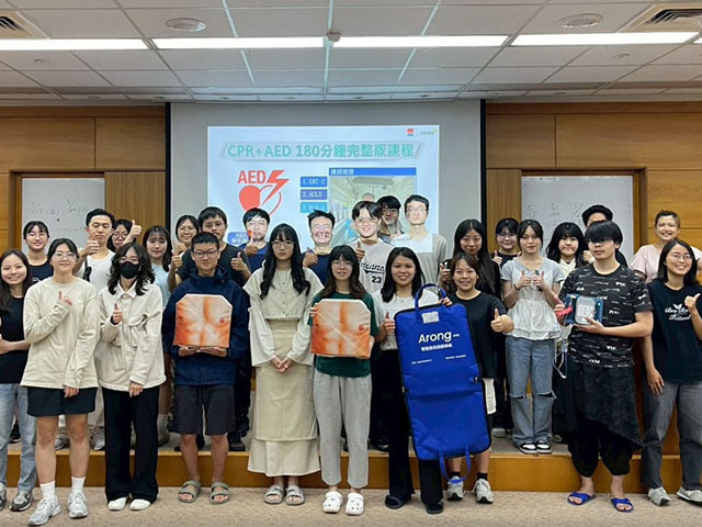 東華大學辦理CPR+AED證照班　首度導入AI「智慧急救訓練模組（阿榮）」提升校園急救能力