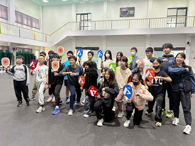 東華大學教授走入國小體育課堂 臨床教學模式深化體育教學合作