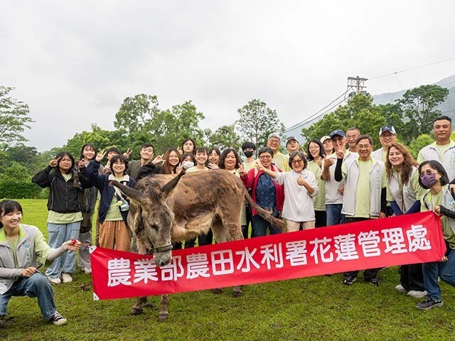 東華社會系師生與初英山文化產業交流協會合作第六屆「Rainbow盃迷你馬拉松」，在服務設計中實踐大學社會責任
