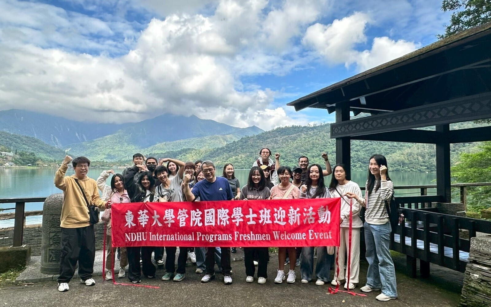 東華大學管理學院國際班鯉魚潭迎新，促進跨文化交流與校園凝聚力