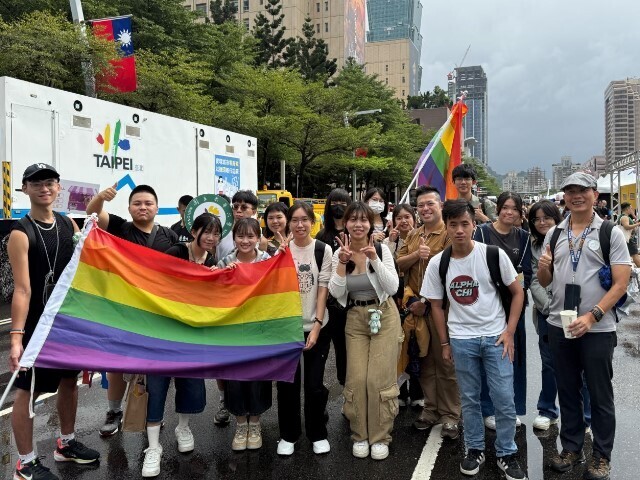 Students and Instructors from NDHU Learning English and Gender Equality from Movies Course Participate in the 2025 Taiwan Pride Parade -Living the Spirit of Beyond Links through Action!
