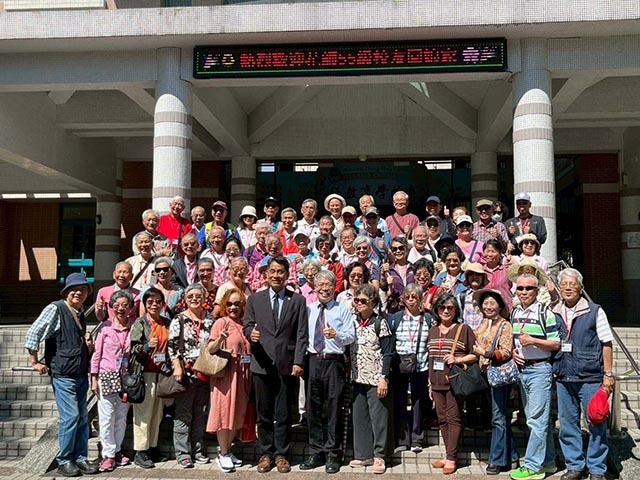 白雲悠悠六十載：花師55級校友回娘家，百人齊聚見證跨甲子師範情