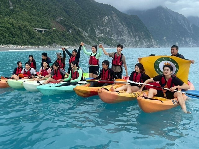 挑戰清水斷崖！東華大學獨木舟課程驚險插曲展現學生應變能力