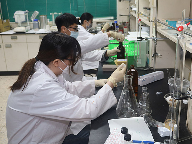 日本柴田科學及臺灣子公司英特爾科學捐贈東華實驗器材 協助理工學院重建實驗資源
