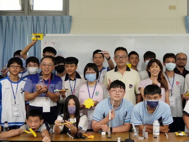 動手玩科學精選！16所學校師生共聚東華大學探究實作科學的動能