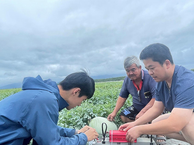 偏鄉瓜田沒電也能監控　東華師生打造綠能科技守護馬太鞍洪災後大西瓜