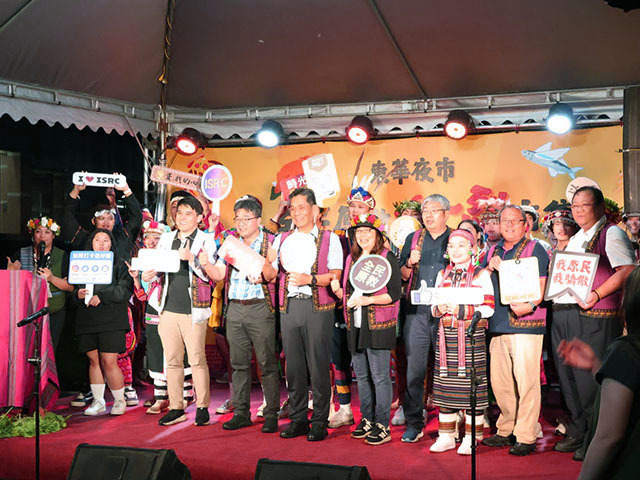 東華大學原資中心舉辦全民原教-以~烈市集,師生熱烈參與
