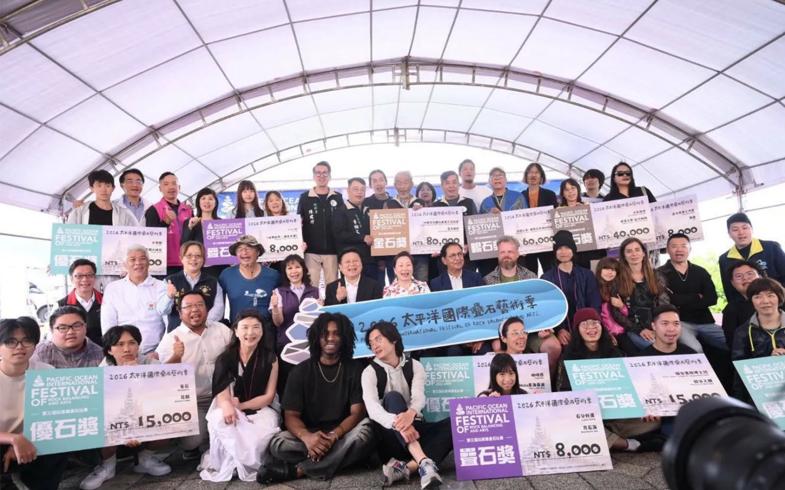 不設限的跨域學習！東華縱谷跨域書院學生團隊參與「2026太平洋國際疊石藝術季」，以自然力學創作榮獲「優石獎」肯定