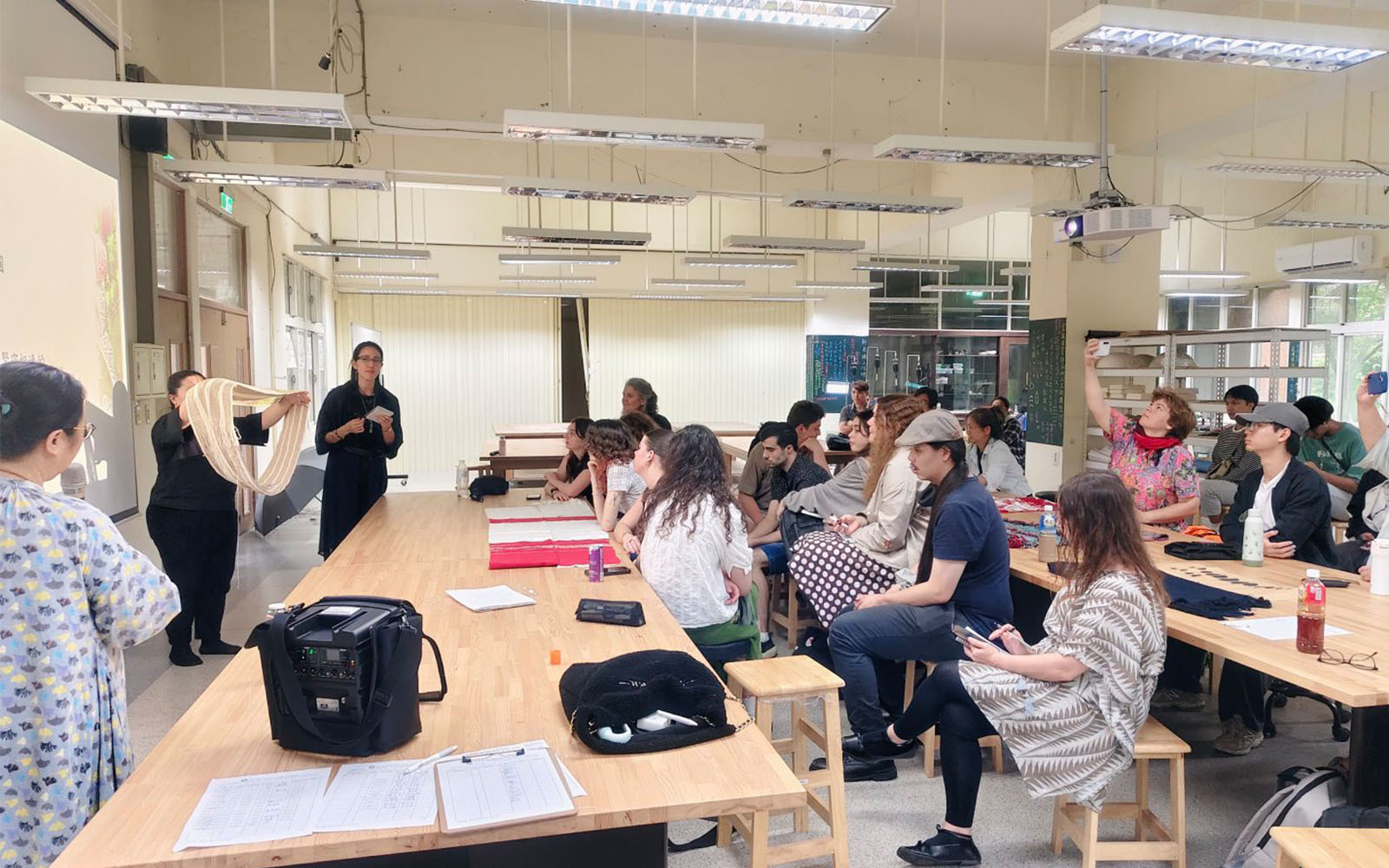 澳洲昆士蘭科技大學創意產業學生蒞臨東華大學 展開跨文化藝術交流之旅