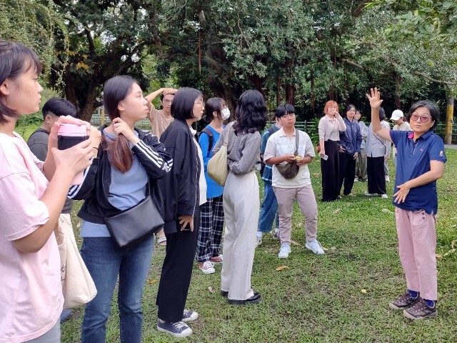 東華大學社會系參訪初英山社區，瞭解社區營造及綠能發展