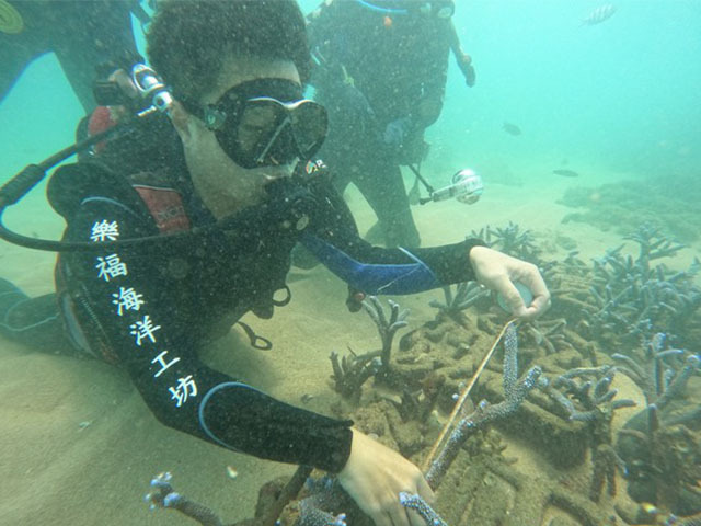 東華大學以海洋無人船與水下量測追蹤澎湖鎖港珊瑚復育