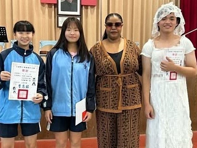 National Dong Hwa University and Shoufeng Junior High School Collaborations International Students Participate in Campus English Singing Competition