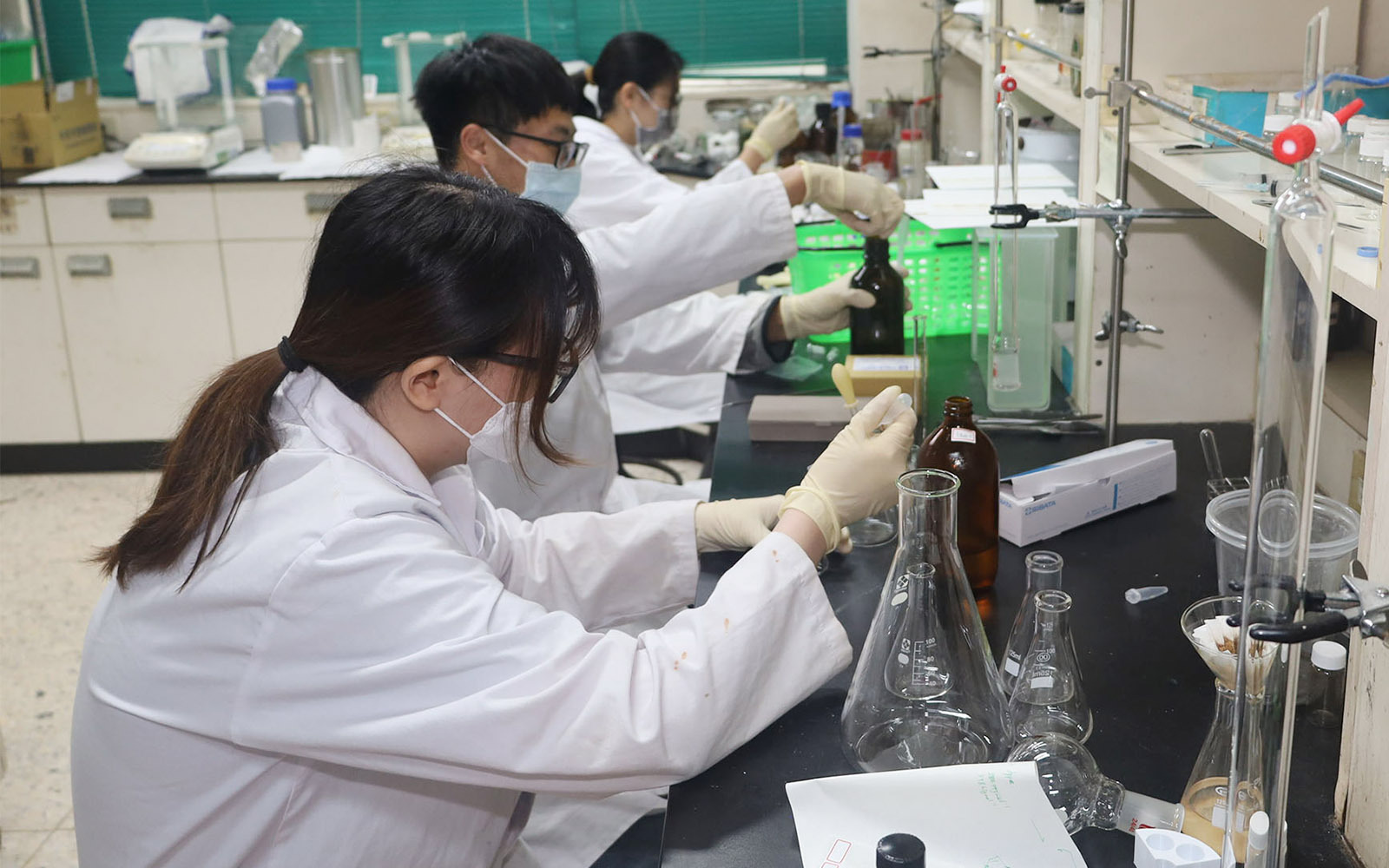 日本柴田科學及臺灣子公司英特爾科學捐贈東華實驗器材 協助理工學院重建實驗資源