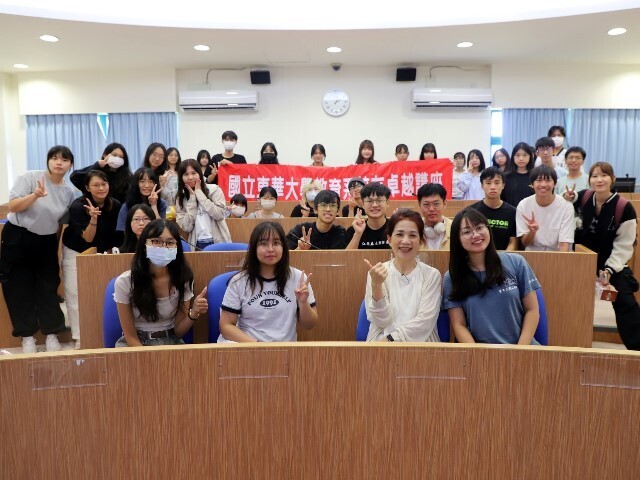 東華大學教育系校友卓越講座:「在遊戲裡長大的孩子-假日學校的教育啟發」